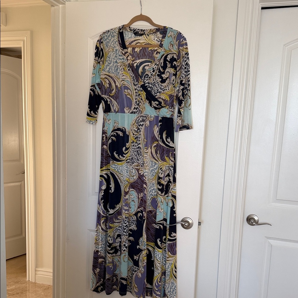 Chic Abstract Maxi Dress in Blue and Black